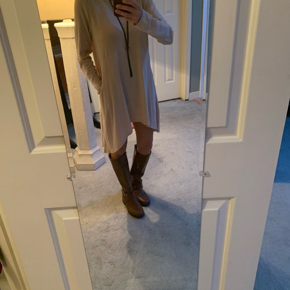 Chico’s high-low hem super soft sweater dress in blush. Size 4-6